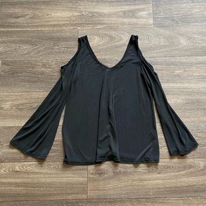 🌺 Dark gray long sleeve open shoulder blouse